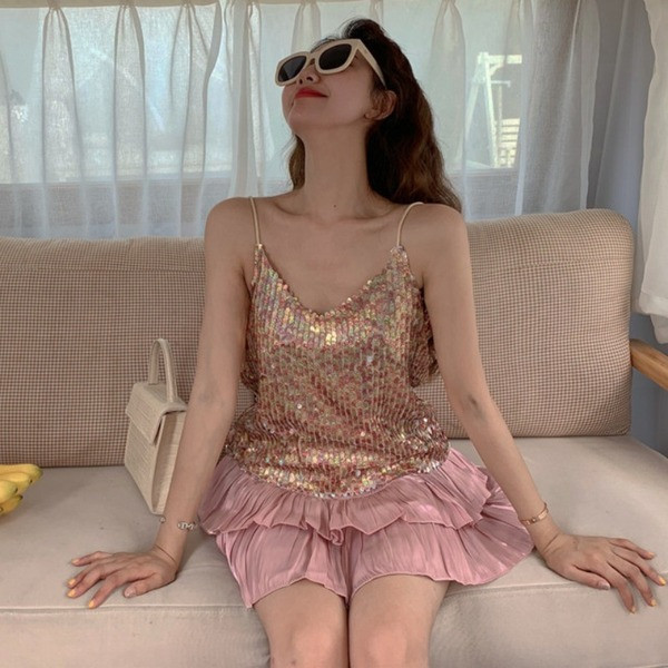 Modernus moteriškas apatinis trikotažas su blizgučiais ir plonais dirželiais