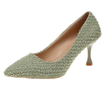 Moteriški šiuolaikiški batai smailaus modelio ir plonu kulnu