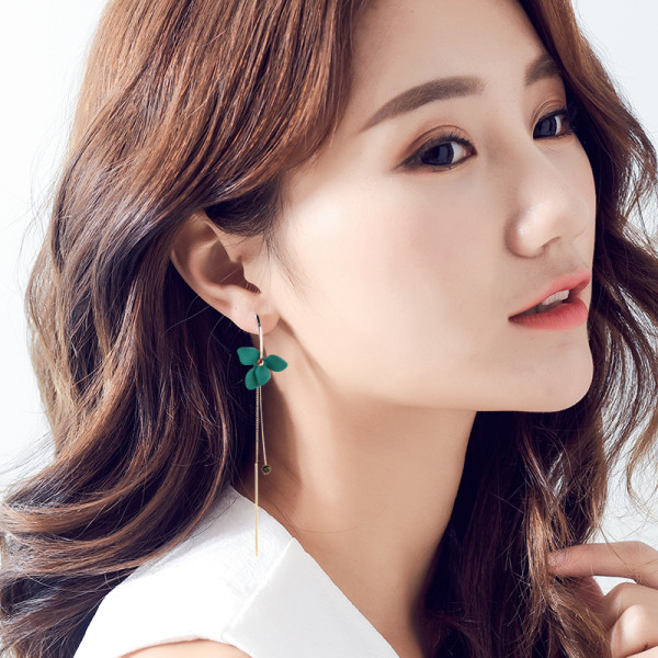 Sieviešu auskari ar 3D ziedu un kulonu