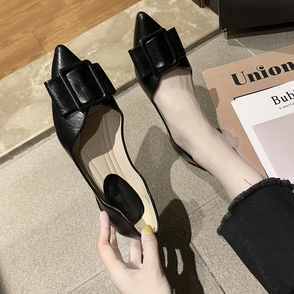 Lapos talpú női alkalmi cipő - hegyes modell