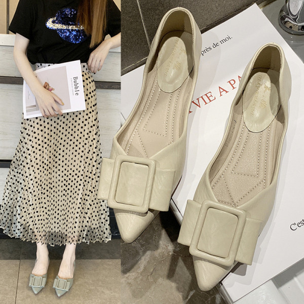 Lapos talpú női alkalmi cipő - hegyes modell