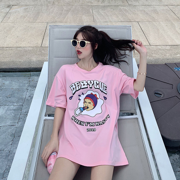 Moteriški laisvalaikio rožiniai marškinėliai su aplikacijomis