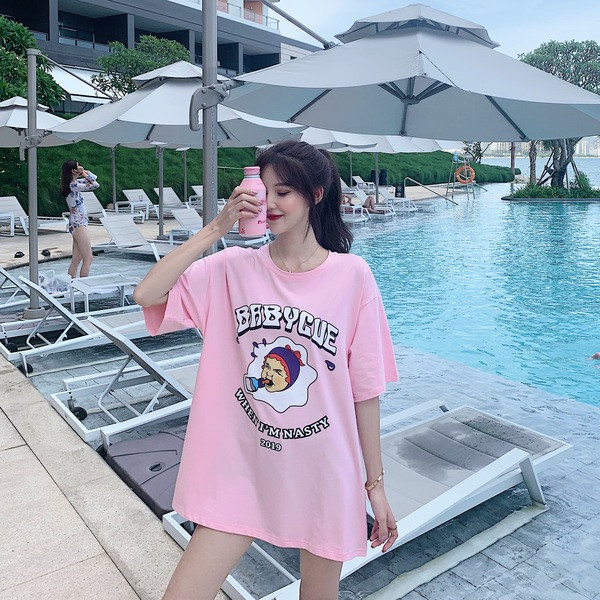 Moteriški laisvalaikio rožiniai marškinėliai su aplikacijomis