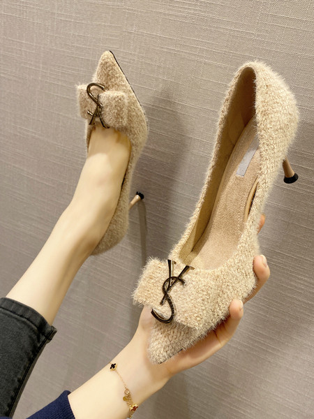 Ženske patike s metalnim elementom i tankom petom