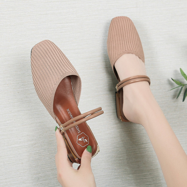 Moteriškos laisvalaikio šlepetės plokščiu padu ir petnešėlėmis