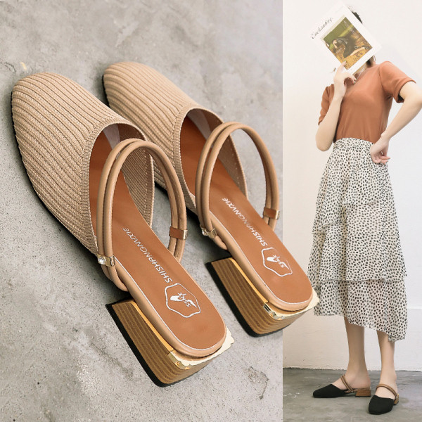 Moteriškos laisvalaikio šlepetės plokščiu padu ir petnešėlėmis