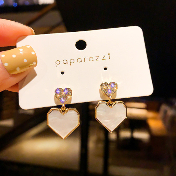 Moteriški kabantys širdelės formos auskarai su akmenukais