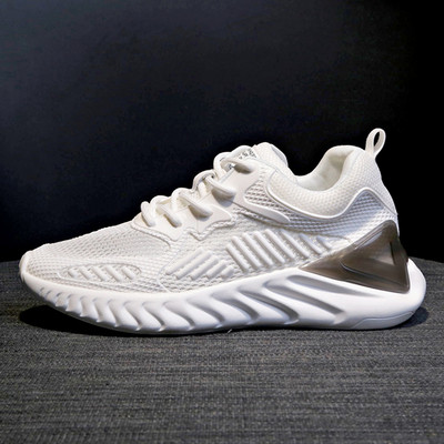 Sportiški laisvalaikio moteriški sportbačiai lygiais padais