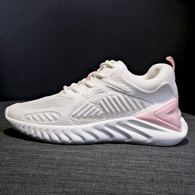 Sportiški laisvalaikio moteriški sportbačiai lygiais padais