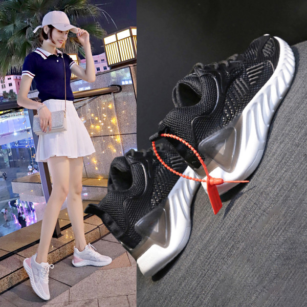 Sportiški laisvalaikio moteriški sportbačiai lygiais padais