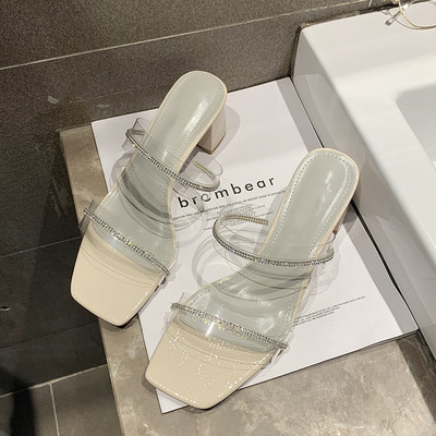 Modern női papucs szögletes sarokkal