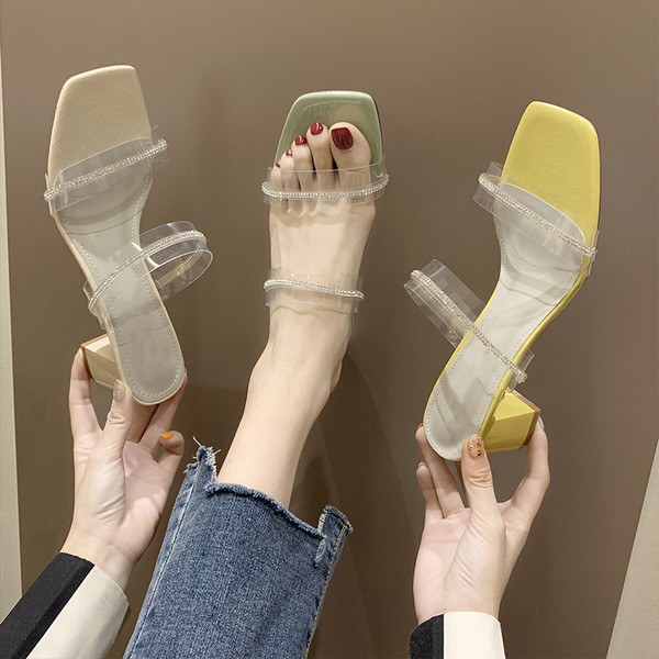 Modern női papucs szögletes sarokkal