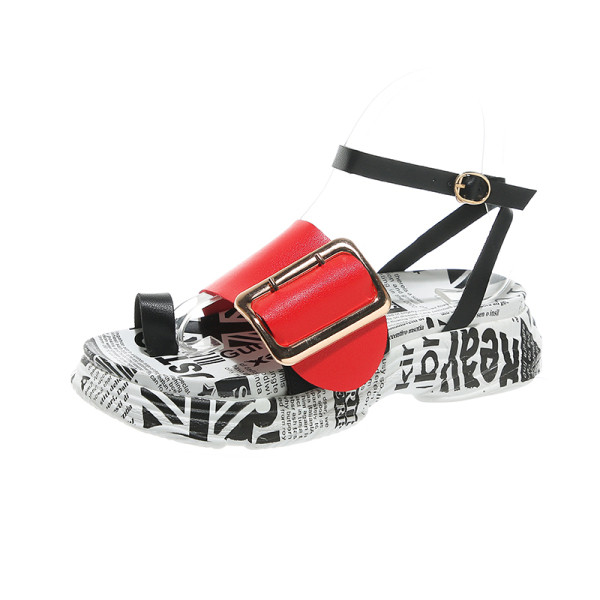 Šiuolaikinės moteriškos basutės su sagtimi ir storu padu