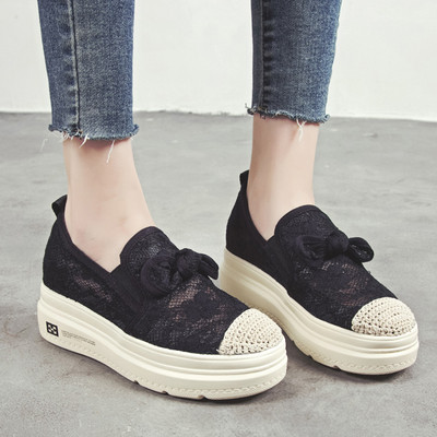 Laisvalaikio moteriški batai plokščiu padu ir kaspinu