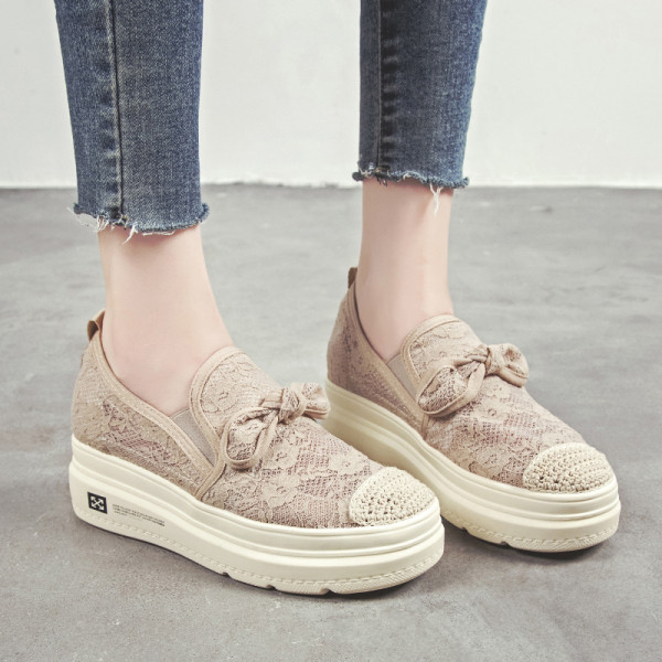 Laisvalaikio moteriški batai plokščiu padu ir kaspinu