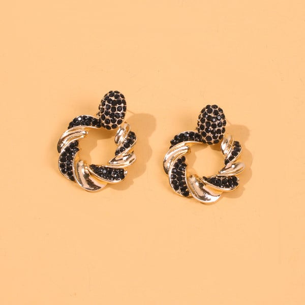 Moteriški apvalūs auskarai su akmenukais