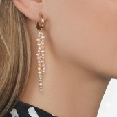 Kabantys moteriški perliniai auskarai