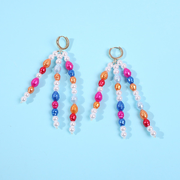 Kabantys moteriški perliniai auskarai