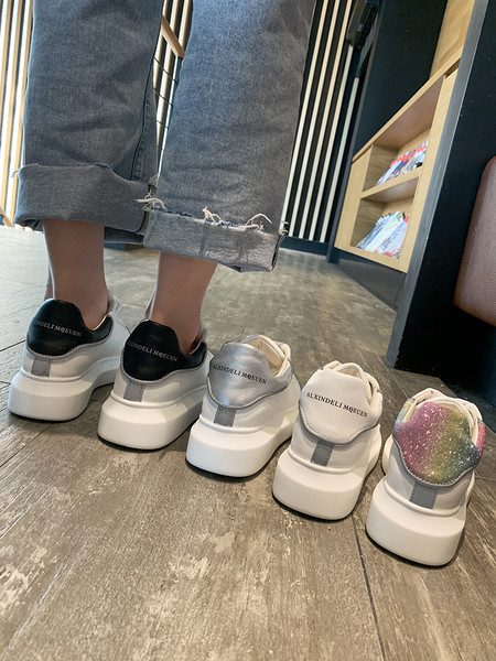 Moteriški laisvalaikio sportbačiai su raišteliais