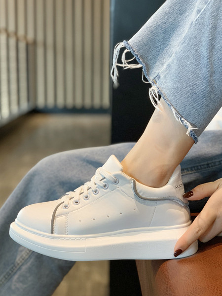 Moteriški laisvalaikio sportbačiai su raišteliais