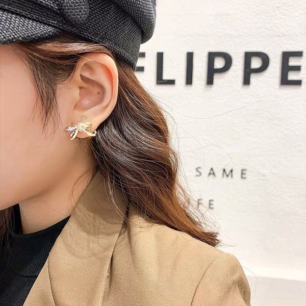 Auksiniai moteriški auskarai, juostelės formos