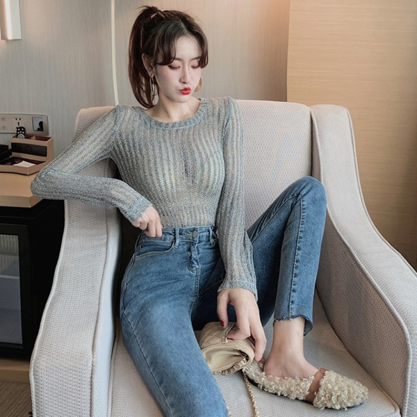 Moteriška pavasarinė permatoma palaidinė iš plono mezgimo