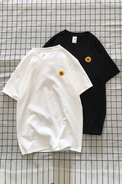 Vyriški laisvalaikio marškinėliai trumpomis rankovėmis ir saulėgrąžos formos aplikacijomis