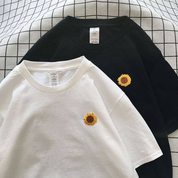 Vyriški laisvalaikio marškinėliai trumpomis rankovėmis ir saulėgrąžos formos aplikacijomis