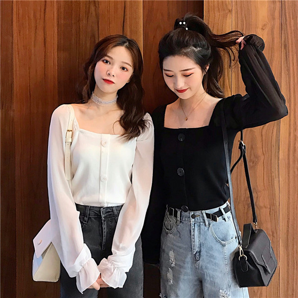 Šiuolaikinė moteriška palaidinė su kvadratine iškirpte ir sagomis