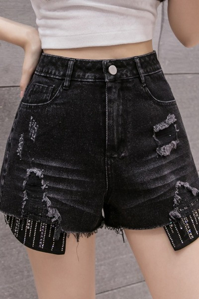 Juodi džinsiniai šortai su plėšytais motyvais ir aukštu juosmeniu