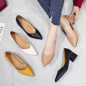 Modernas sieviešu ādas kurpes ar kvadrātveida papēdi