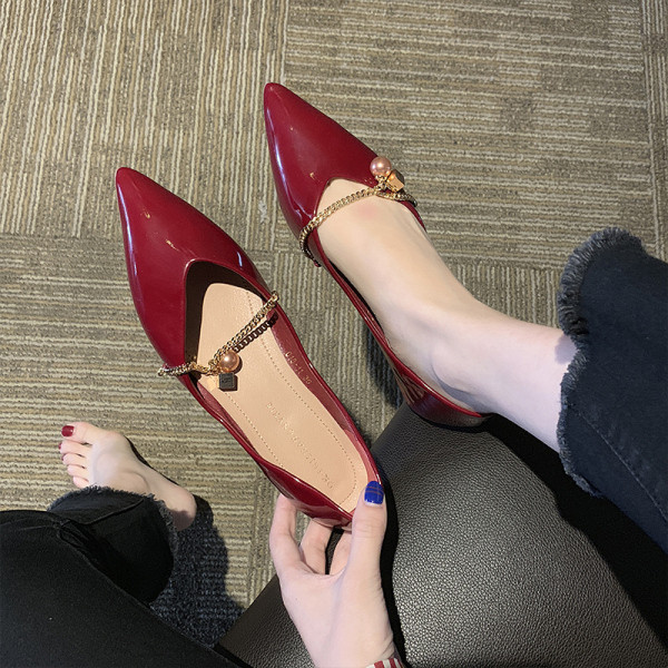 Laisvalaikio moteriški lakuoti batai lygiu padu - smailaus modelio