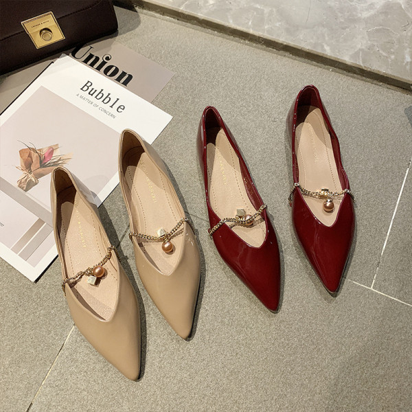 Laisvalaikio moteriški lakuoti batai lygiu padu - smailaus modelio