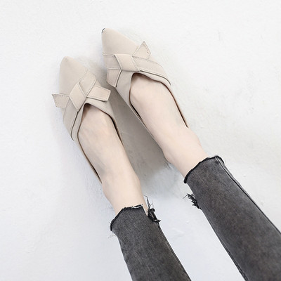 Laisvalaikio moteriški batai plokščiu padu ir kaspinu