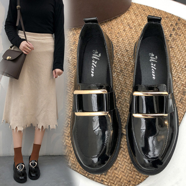 Modernūs moteriški batai su metaliniu elementu-širdele