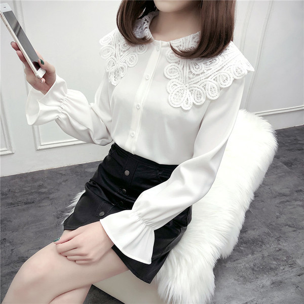 Šiuolaikiški moteriški marškiniai su nėriniuota apykakle ir lotoso rankovėmis