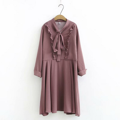 Moderni moteriška trumpa suknelė ilgomis rankovėmis ir kaspinu