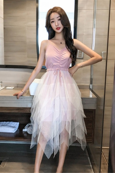 Rochie moderna de dama cu bretele subtiri si tul