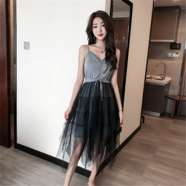 Rochie moderna de dama cu bretele subtiri si tul