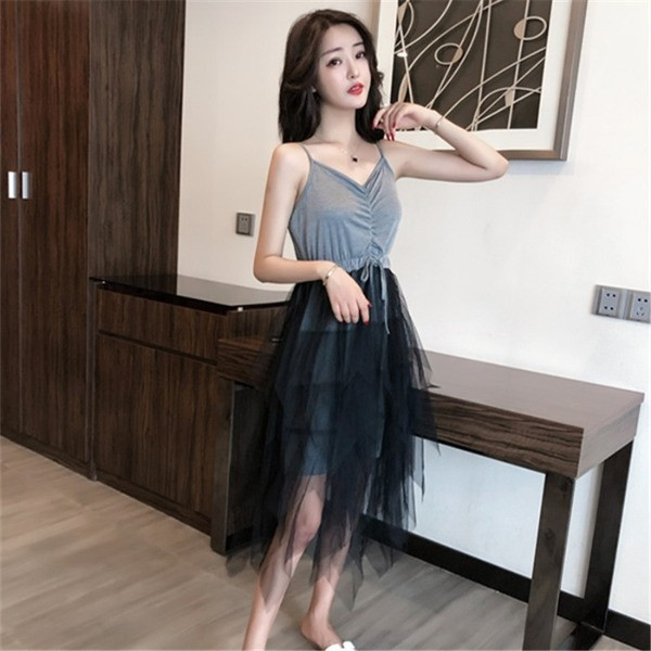 Rochie moderna de dama cu bretele subtiri si tul