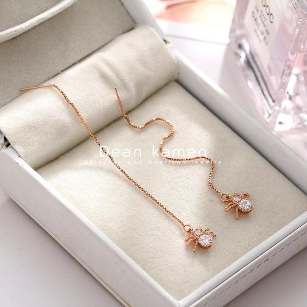 Kabantys moteriški voro formos auskarai