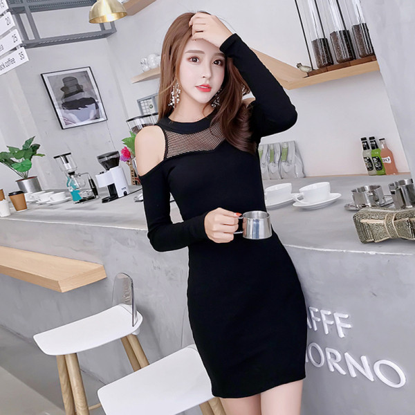 Modern női ruha csupasz váll és hosszú ujjú