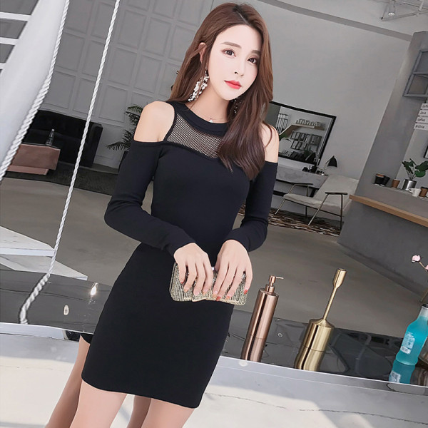 Modern női ruha csupasz váll és hosszú ujjú