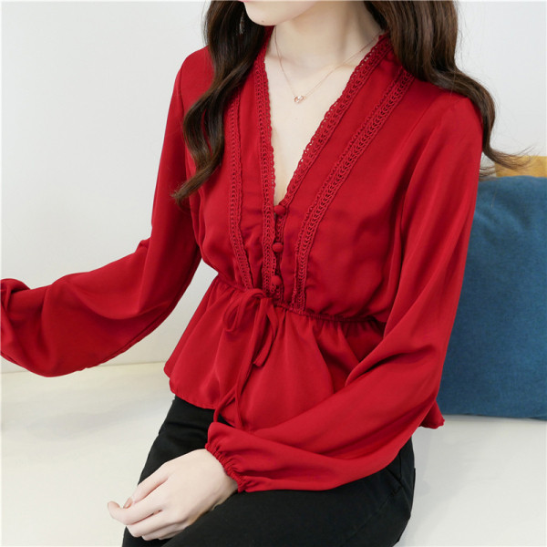 Naujo modelio moteriška palaidinė su špico iškirpte ir ilgomis rankovėmis