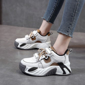 Šiuolaikiniai moteriški spyruokliniai sportbačiai aukštais padais, lipdukais ir kaklaraiščiais