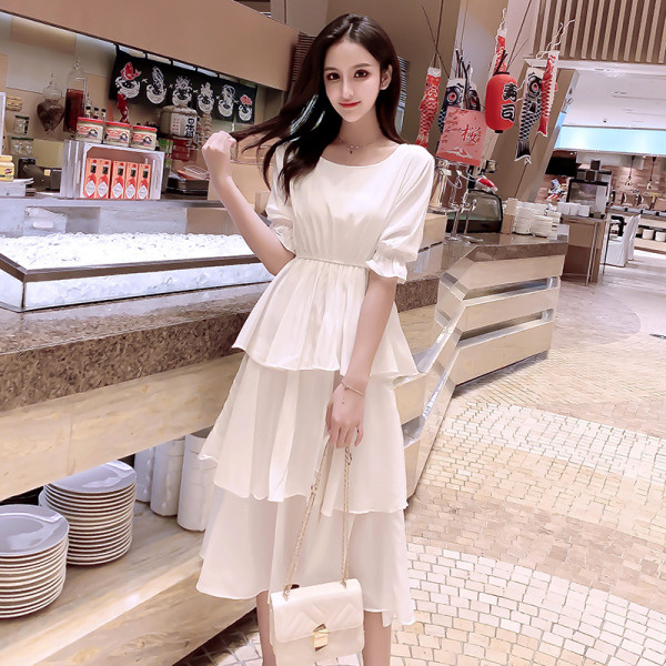 Moteriška laisvalaikio suknelė trumpomis rankovėmis ir apvalia iškirpte