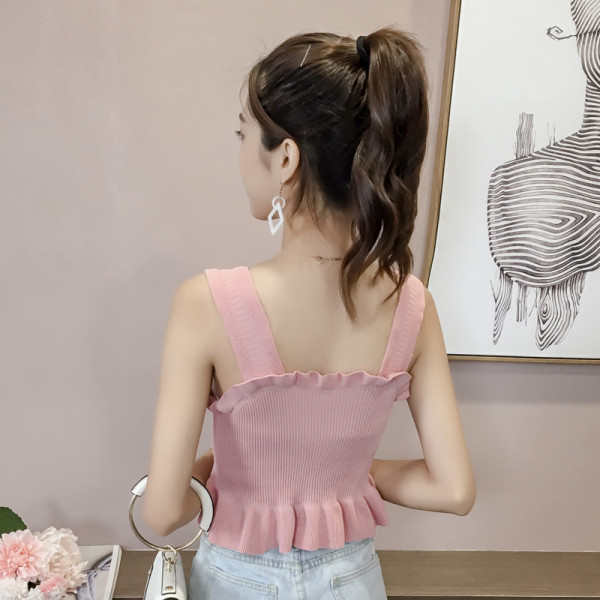 Lühike igapäevane topp õhukesest lokkidega kudumisest