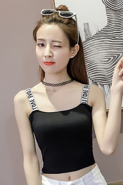 Lühike liibuv paakitop, millel on kirjadega rihmad