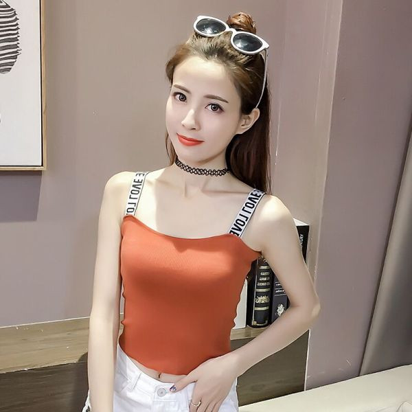 Lühike liibuv paakitop, millel on kirjadega rihmad