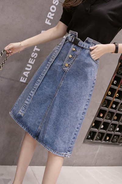 Moteriškas džinsinis sijonas su dirželiu ir sagomis